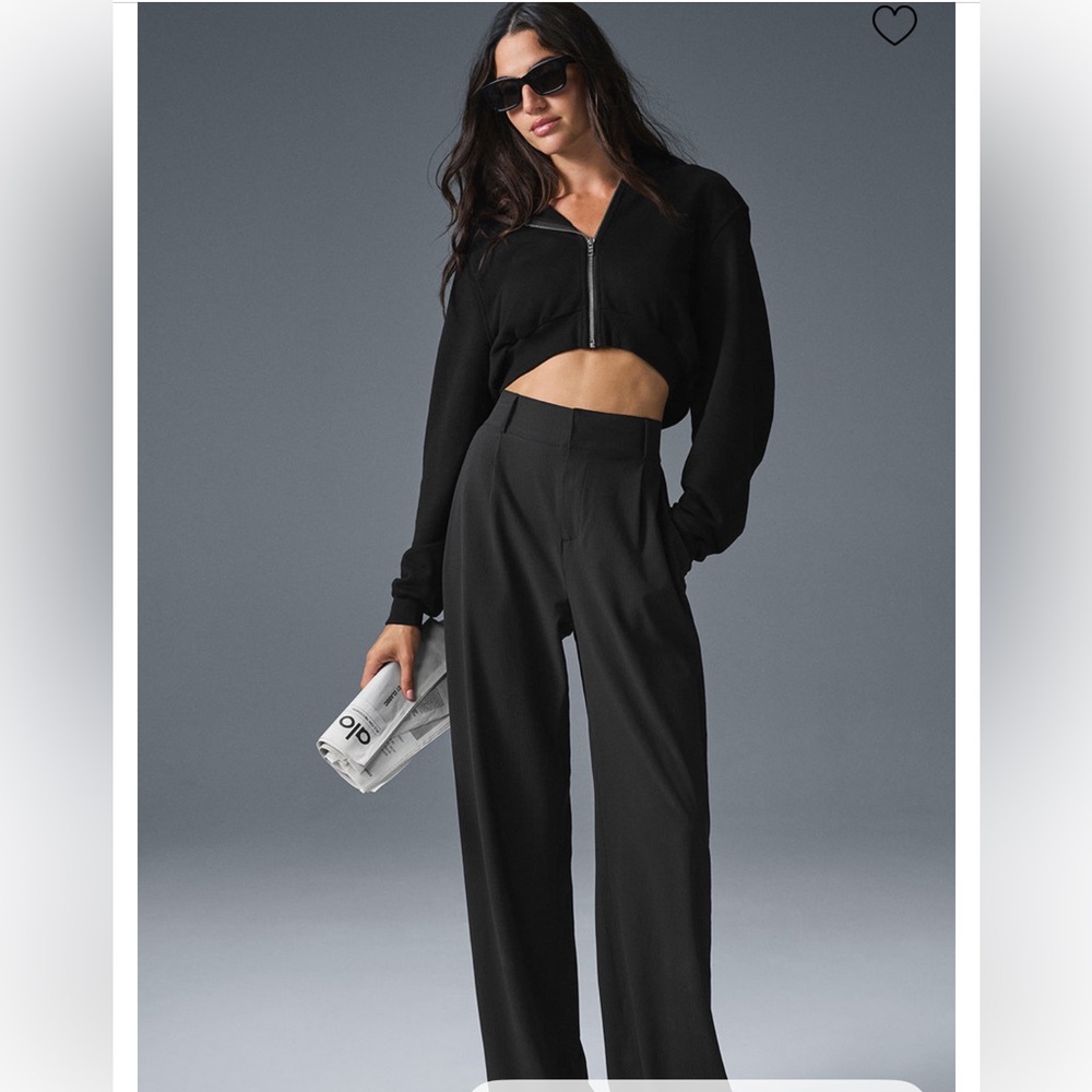 Alo yoga women trousers size xs worn once .